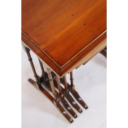 Ästhetisches Quartett Sofatische / Beistelltische aus Eibenholz