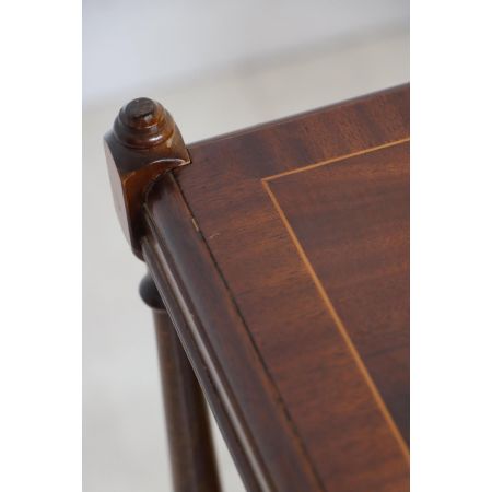 Englischer Mahagoni Lamp Table mit feinen Intarsien