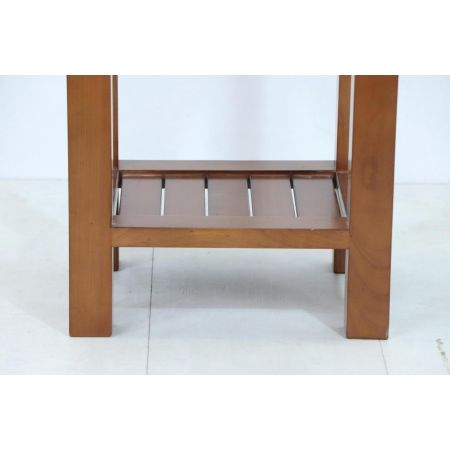 Robuster Beistelltisch im Campaign Stil mit Schublade