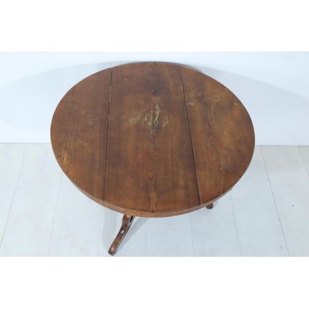 Runder Beistelltisch / Pillar Table mit feinen Schnitzarbeiten