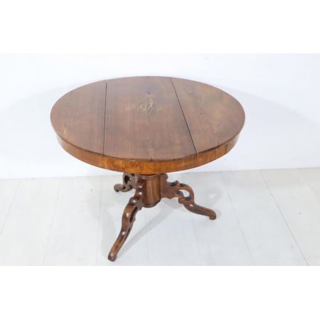 Runder Beistelltisch / Pillar Table mit feinen Schnitzarbeiten