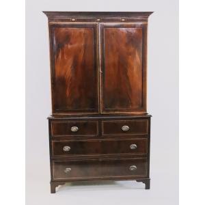 Edwardianischer Wäschenschrank  Linnen Press aus massivem Mahagoni mit oval handles