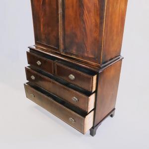 Edwardianischer Wäschenschrank  Linnen Press aus massivem Mahagoni mit oval handles