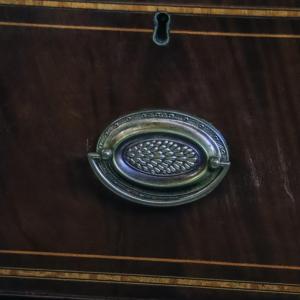 Edwardianischer Wäschenschrank  Linnen Press aus massivem Mahagoni mit oval handles