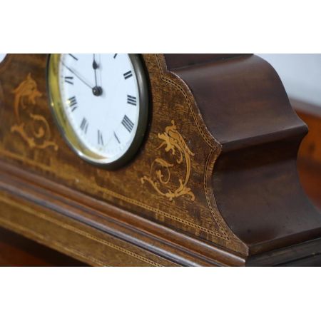 Stilvolle englische Kaminuhr mit Intarsien