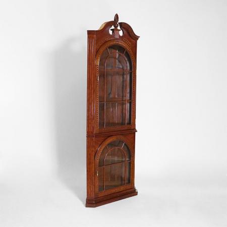 Eleganter Eckschrank aus Palisander – Klassischer Corner Cabinet mit verglasten Türen und kunstvollen Intarsien.