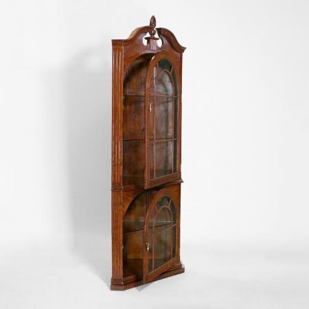 Eleganter Eckschrank aus Palisander – Klassischer Corner Cabinet mit verglasten Türen und kunstvollen Intarsien.