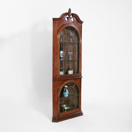 Eleganter Eckschrank aus Palisander – Klassischer Corner Cabinet mit verglasten Türen und kunstvollen Intarsien.