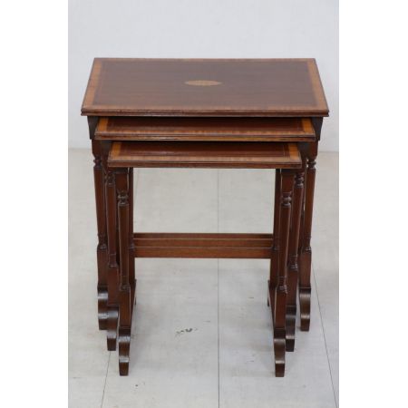 Stilvolles Mahagoni Nest of Tables mit Muschelintarsie, englisch - sofort lieferbar