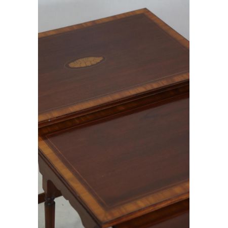 Stilvolles Mahagoni Nest of Tables mit Muschelintarsie, englisch - sofort lieferbar