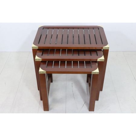 Stilvolles Nest of Tables im Campaign Stil