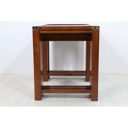 Stilvolles Nest of Tables im Campaign Stil