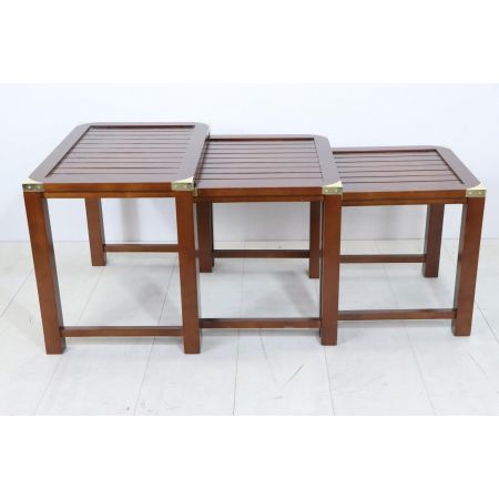 Stilvolles Nest of Tables im Campaign Stil