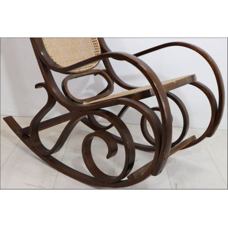 Thonet Stil Schaukelstuhl aus Bugholz mit Wiener Geflecht