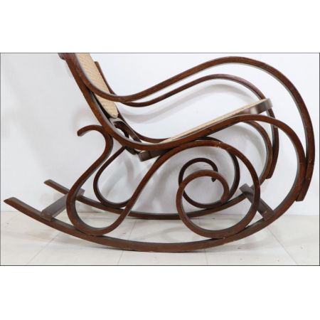Thonet Stil Schaukelstuhl aus Bugholz mit Wiener Geflecht