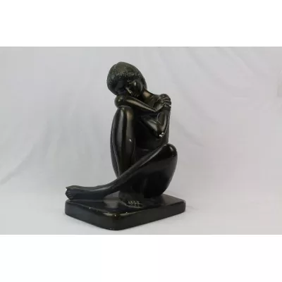 Figur Sitzende Frau