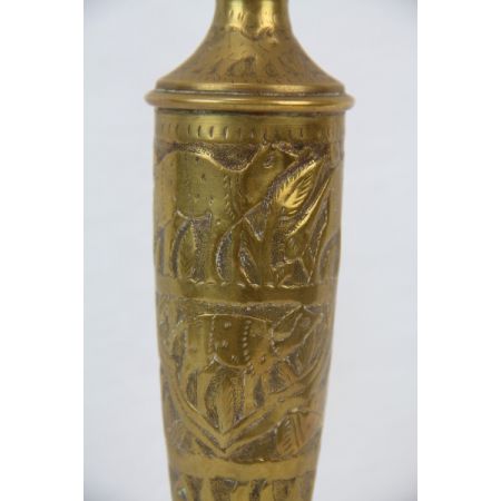 Goldfarbener antiker Lampenfuß