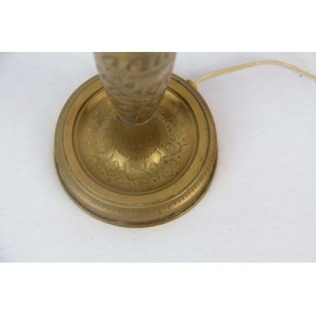 Goldfarbener antiker Lampenfuß