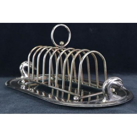 Versilberter Toastständer mit Tablett