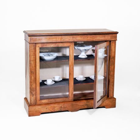 Viktorianische 2-türige Vitrine, Vitrinenschrank, Sideboard mit Intrasien aus Nussholz, englischer Bücherschrank, Burr-walnut Glasvitrinenschrank