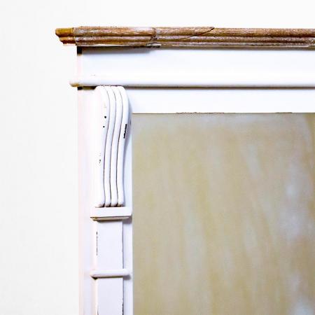 Vintage-Wandspiegel in Weiß und Tobacco mit praktischer Ablage und Schublade für jeden Wohnraum