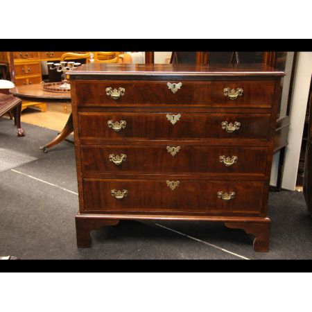 Kommode Chest of drawers England Nussbaum Mahagoni