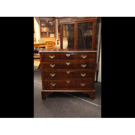 Kommode Chest of drawers England Nussbaum Mahagoni
