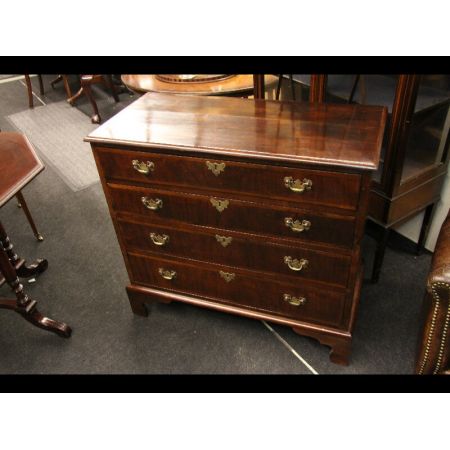 Kommode Chest of drawers England Nussbaum Mahagoni