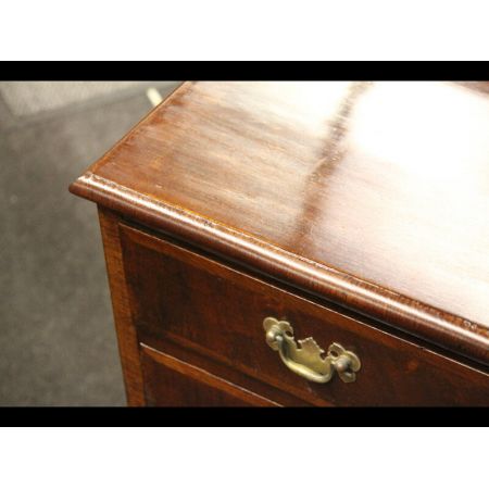 Kommode Chest of drawers England Nussbaum Mahagoni