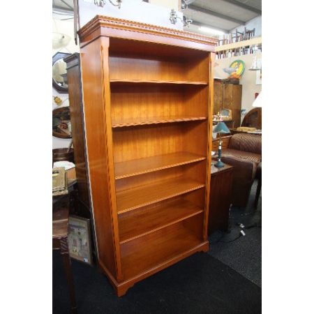 "Open Bookcase" Bücherregal in Eibe aus England 