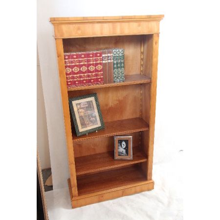 "Open Bookcase" Bücherregal in Eibe, handpoliert