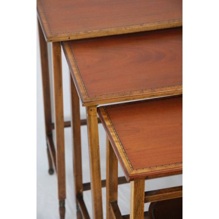 Nest of Table Edwarian Original Mahagoni, Satztische