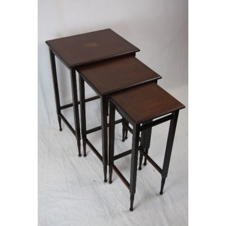 Nest of Table Tischsatz klrinr tische massiv Mahagoni
