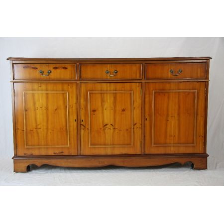 Eibesideboard 3 Türig handpolierte Oberfläche