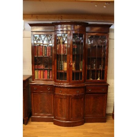 Breakfrront Bowfronted  mit Bandintarsien mit Original Verglasung