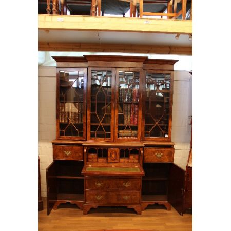 Breakfront Bookcase Nussbaum  mit Sekretär