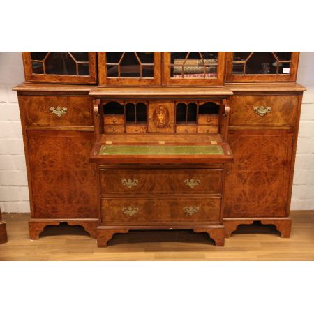 Breakfront Bookcase Nussbaum  mit Sekretär