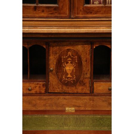 Breakfront Bookcase Nussbaum  mit Sekretär