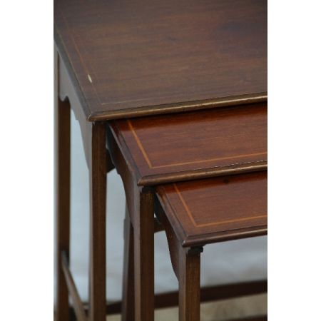 Nest of Table Edwardian Beistelltische mit bandintarsien