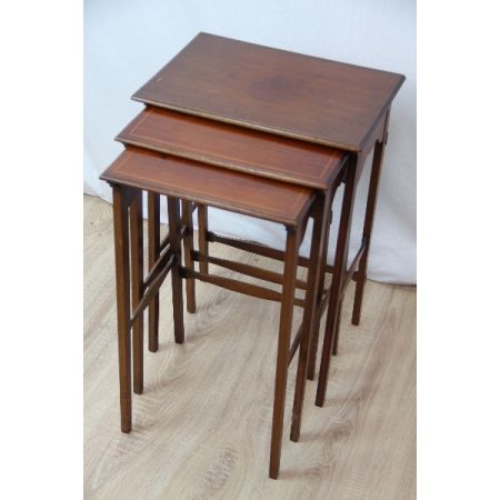 Nest of Table Edwardian Beistelltische mit bandintarsien