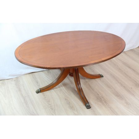 Ovaler Couchtisch/ Sofatable aus Eibe mit Bandintarsie