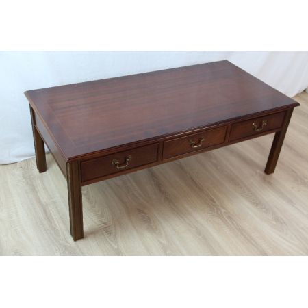 Couchtisch/ Sofatisch aus Massivmahagoni, in England gefertigt und handpoliert