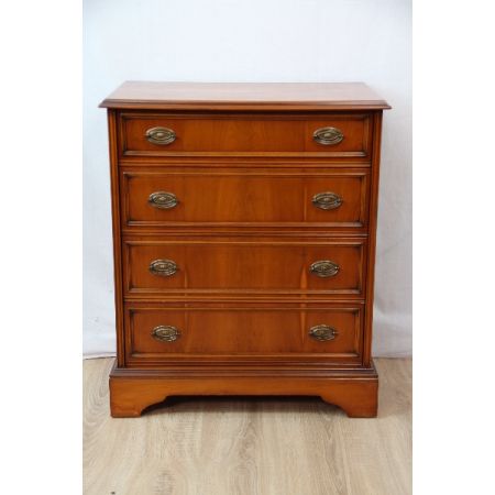 Kommode mit vier Schubladen in Eibe, England