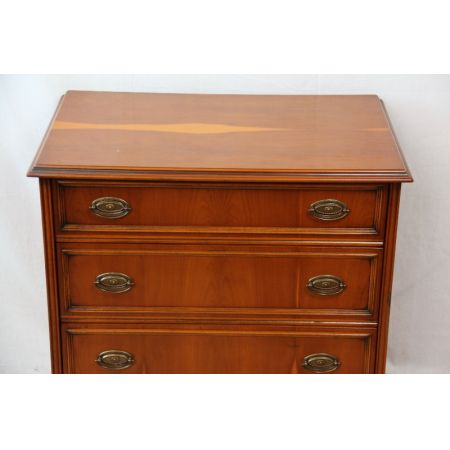 Kommode mit vier Schubladen in Eibe, England