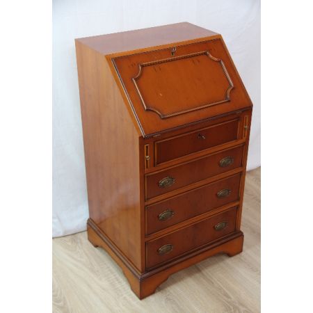 Eibe Sekretär mit feinem Innenleben