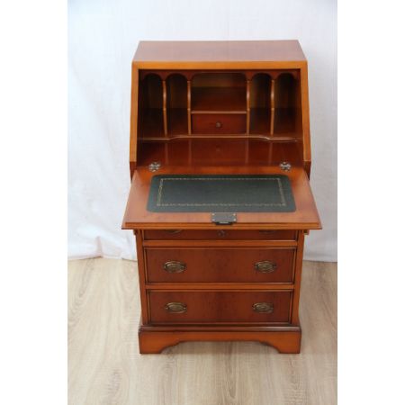 Eibe Sekretär mit feinem Innenleben