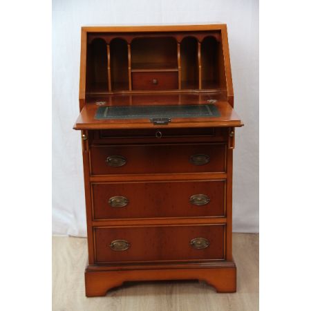 Eibe Sekretär mit feinem Innenleben