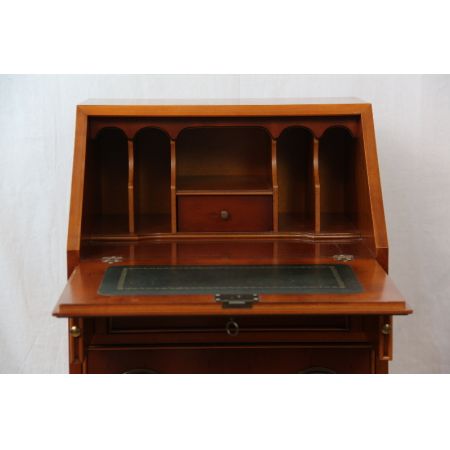 Eibe Sekretär mit feinem Innenleben