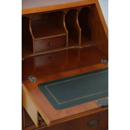 Eibe Sekretär mit feinem Innenleben