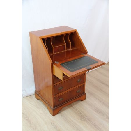 Eibe Sekretär mit feinem Innenleben